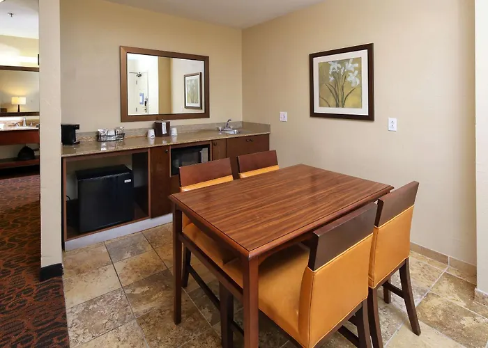 Hampton Inn & Suites Tucson Mall