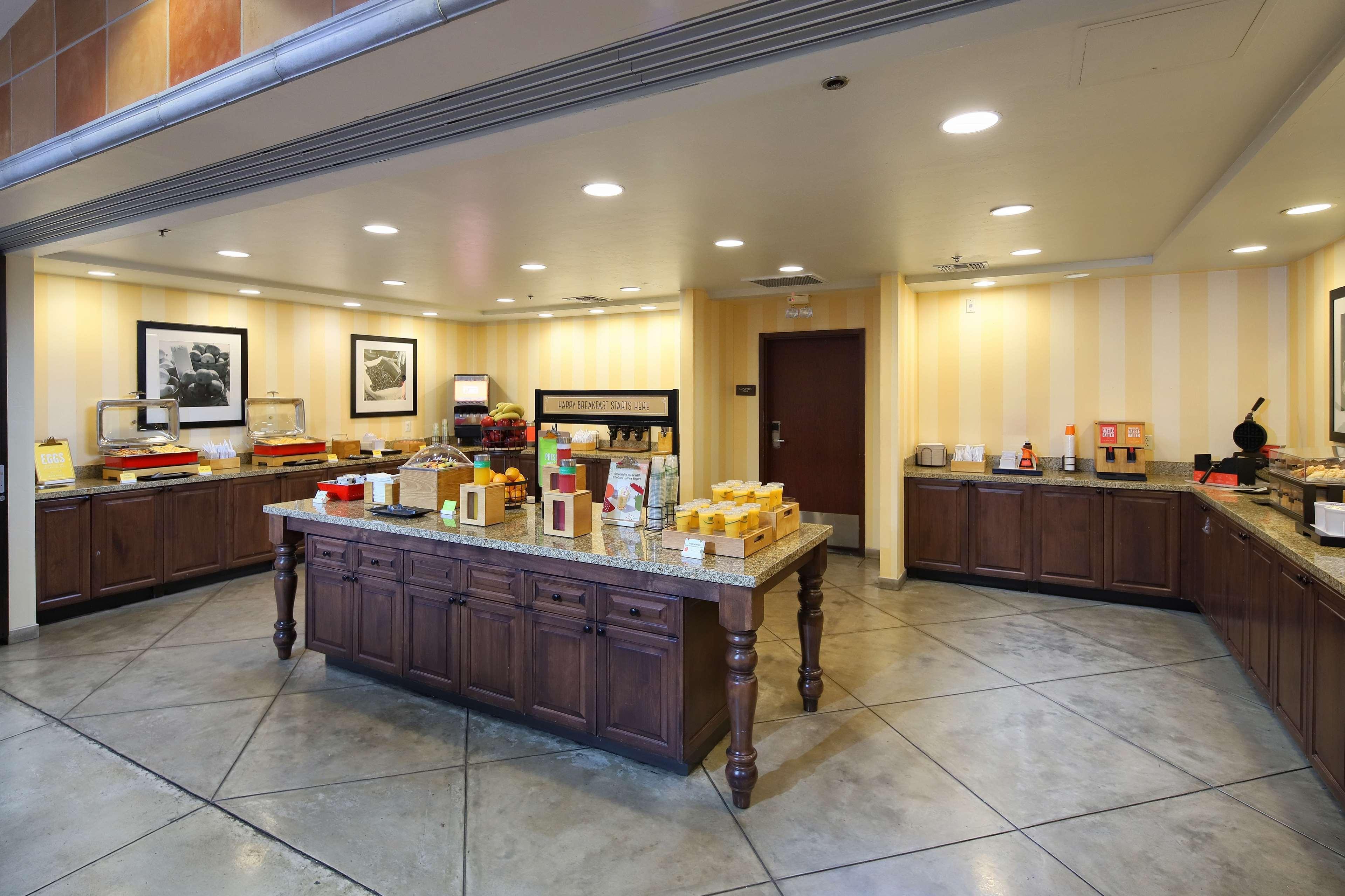 Hampton & Tucson Mall Hotel 3*