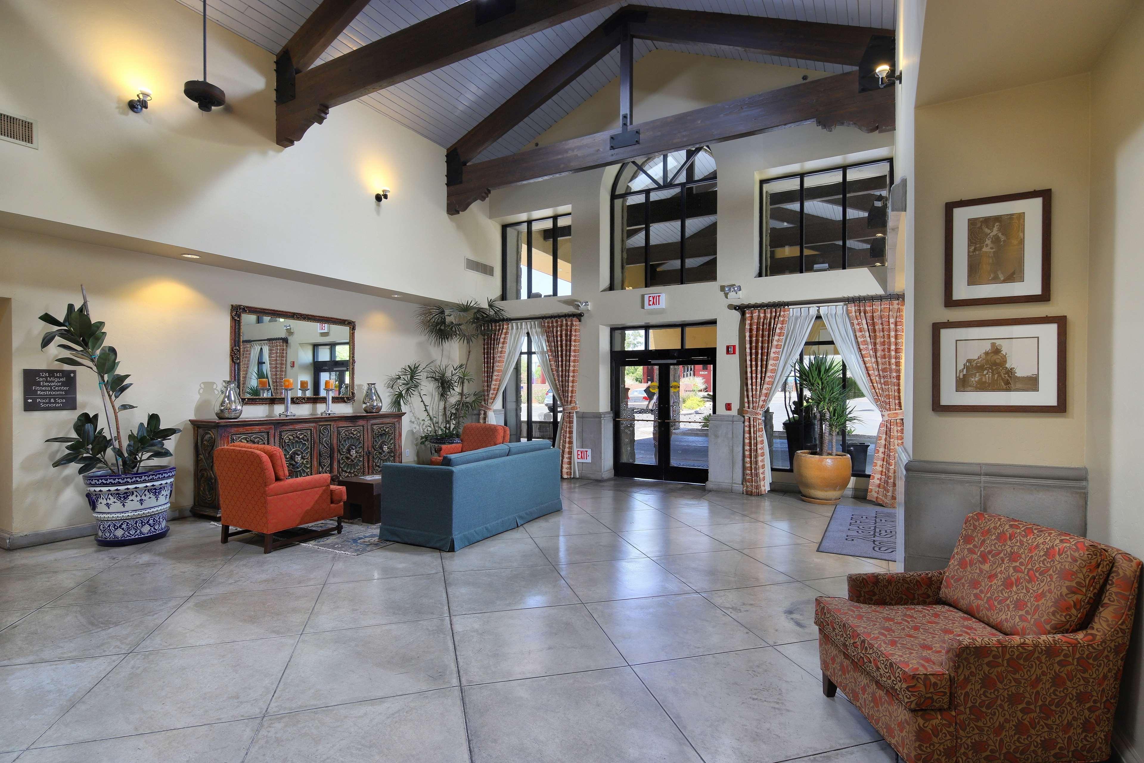 Hampton & Tucson Mall Hotel