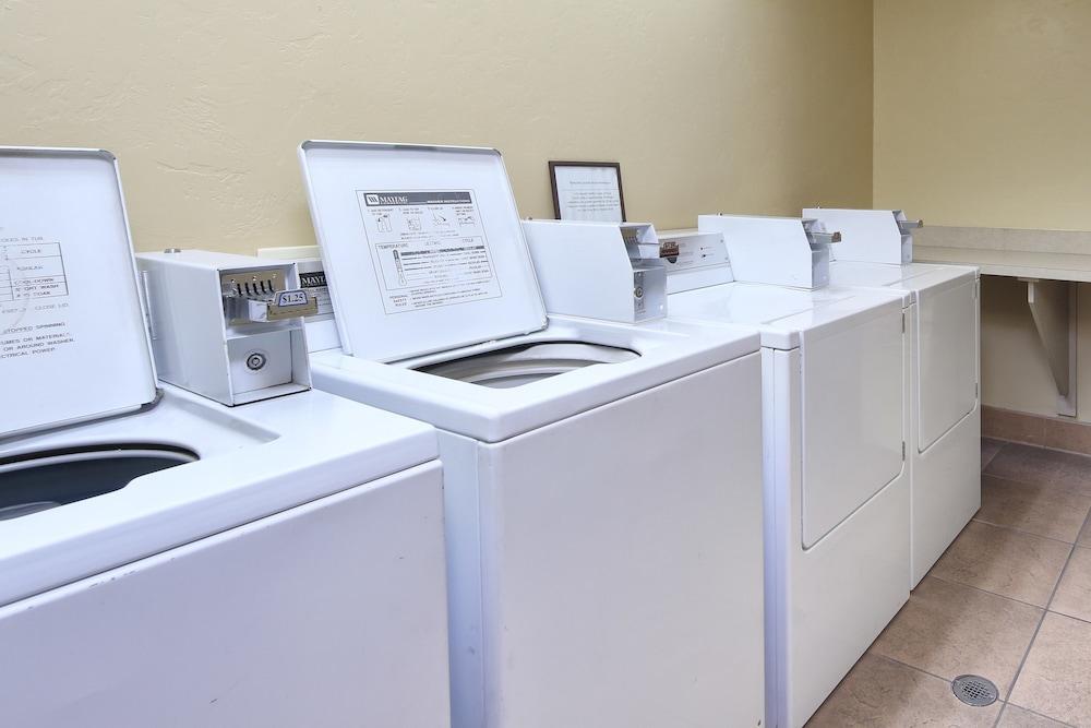 Hampton & Tucson Mall Hotel 3*