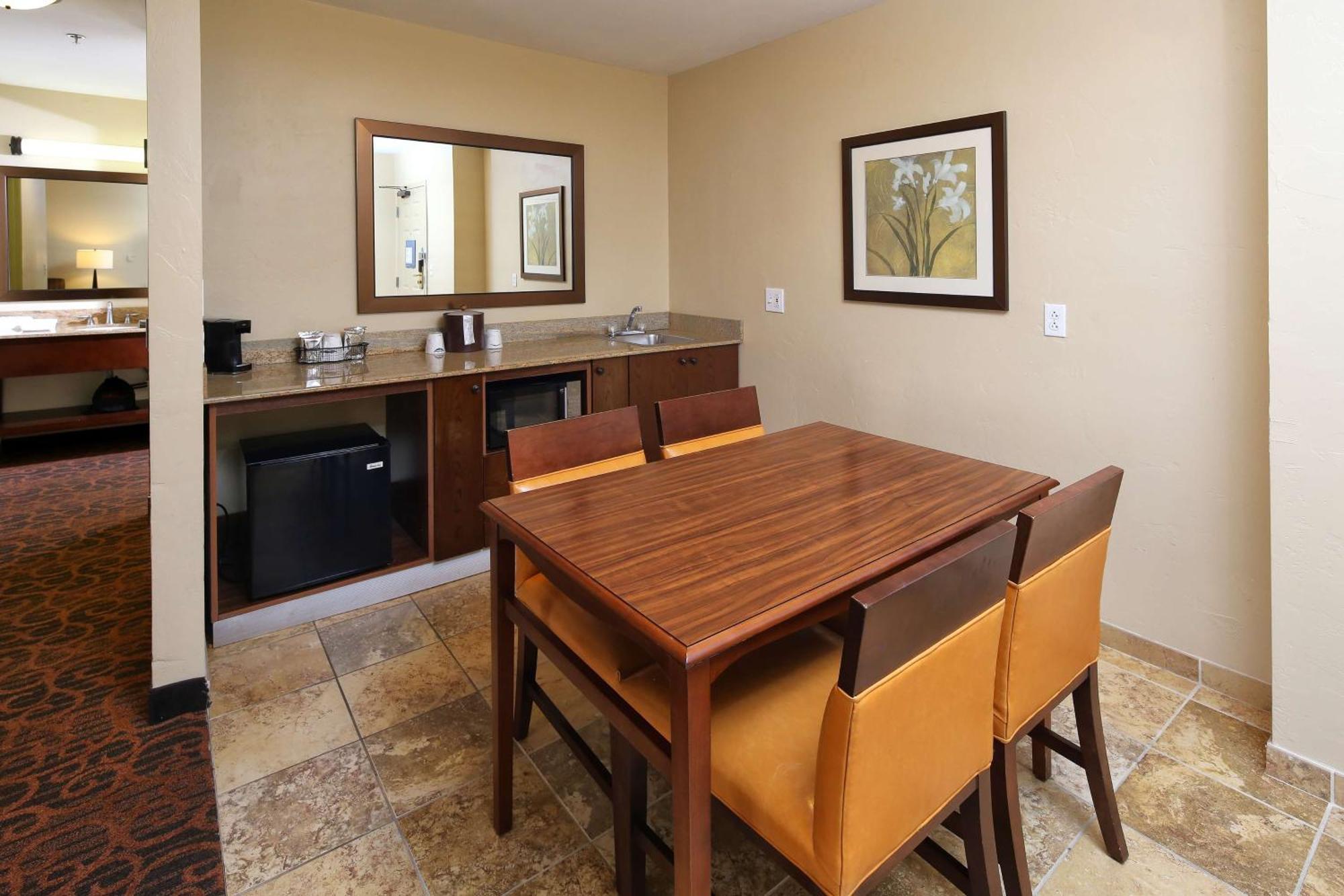 Hampton & Tucson Mall Hotel