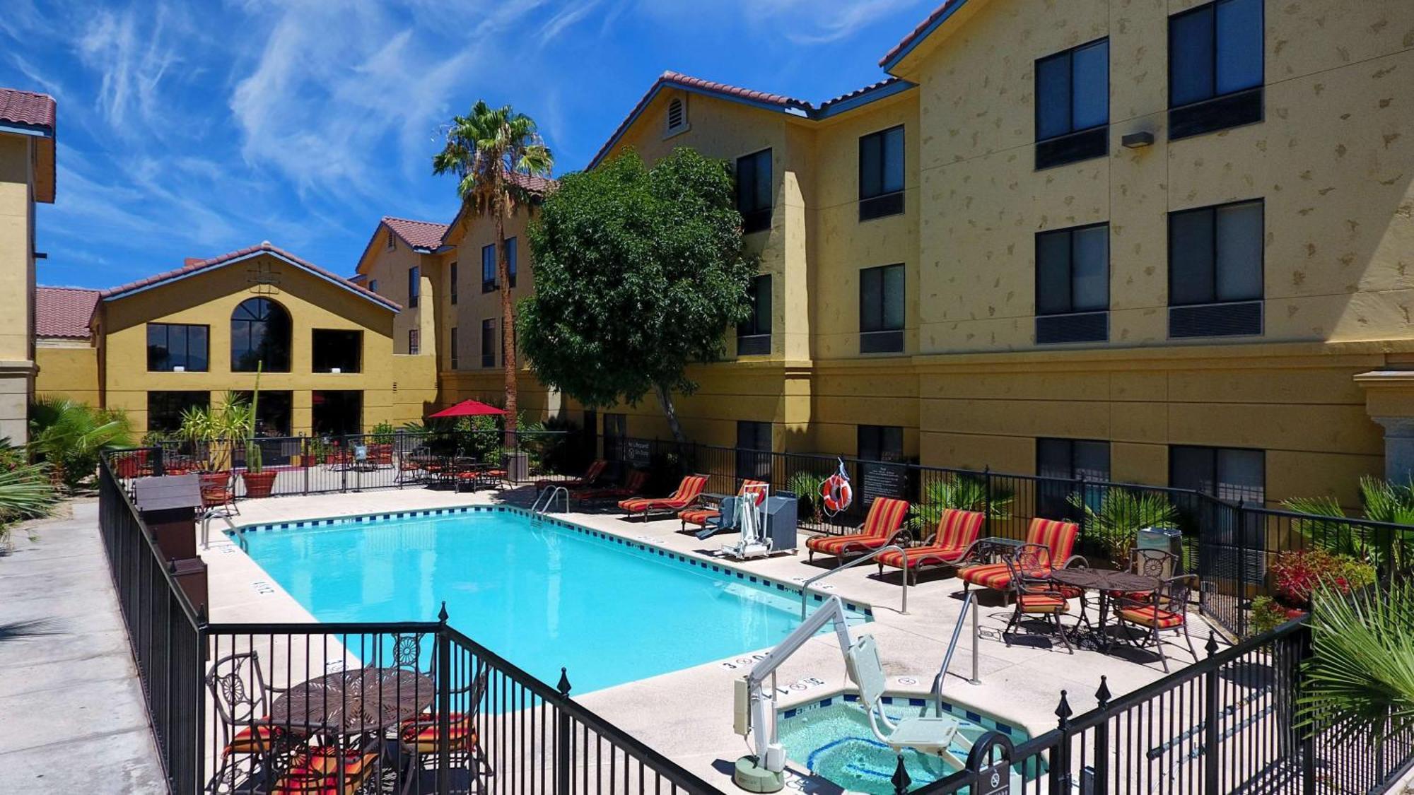 Hampton & Tucson Mall Hotel Casas Adobes
