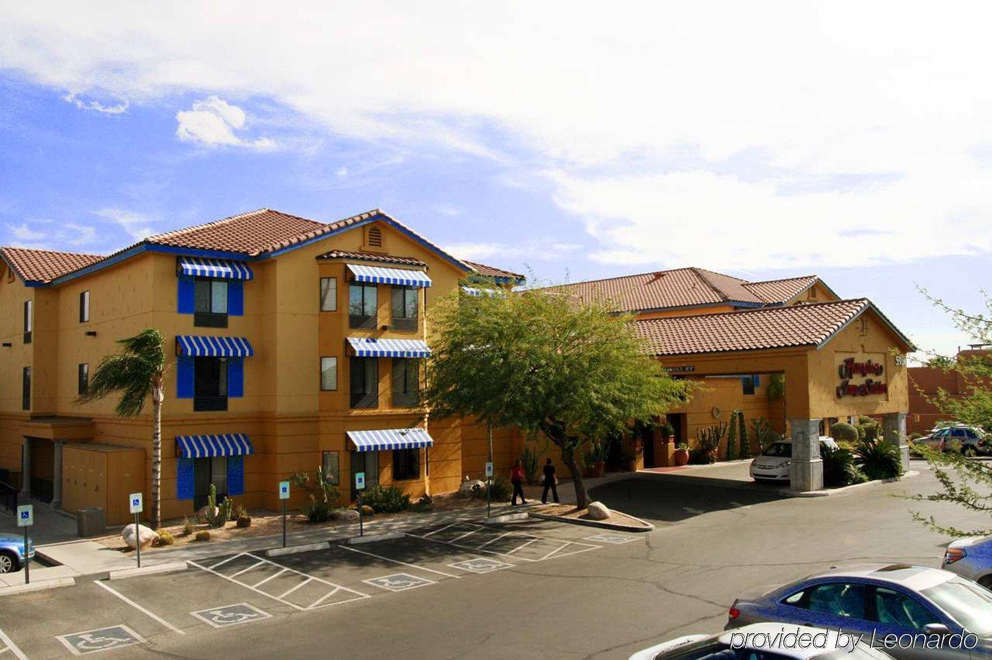 Hotel Hampton & Tucson Mall 3*