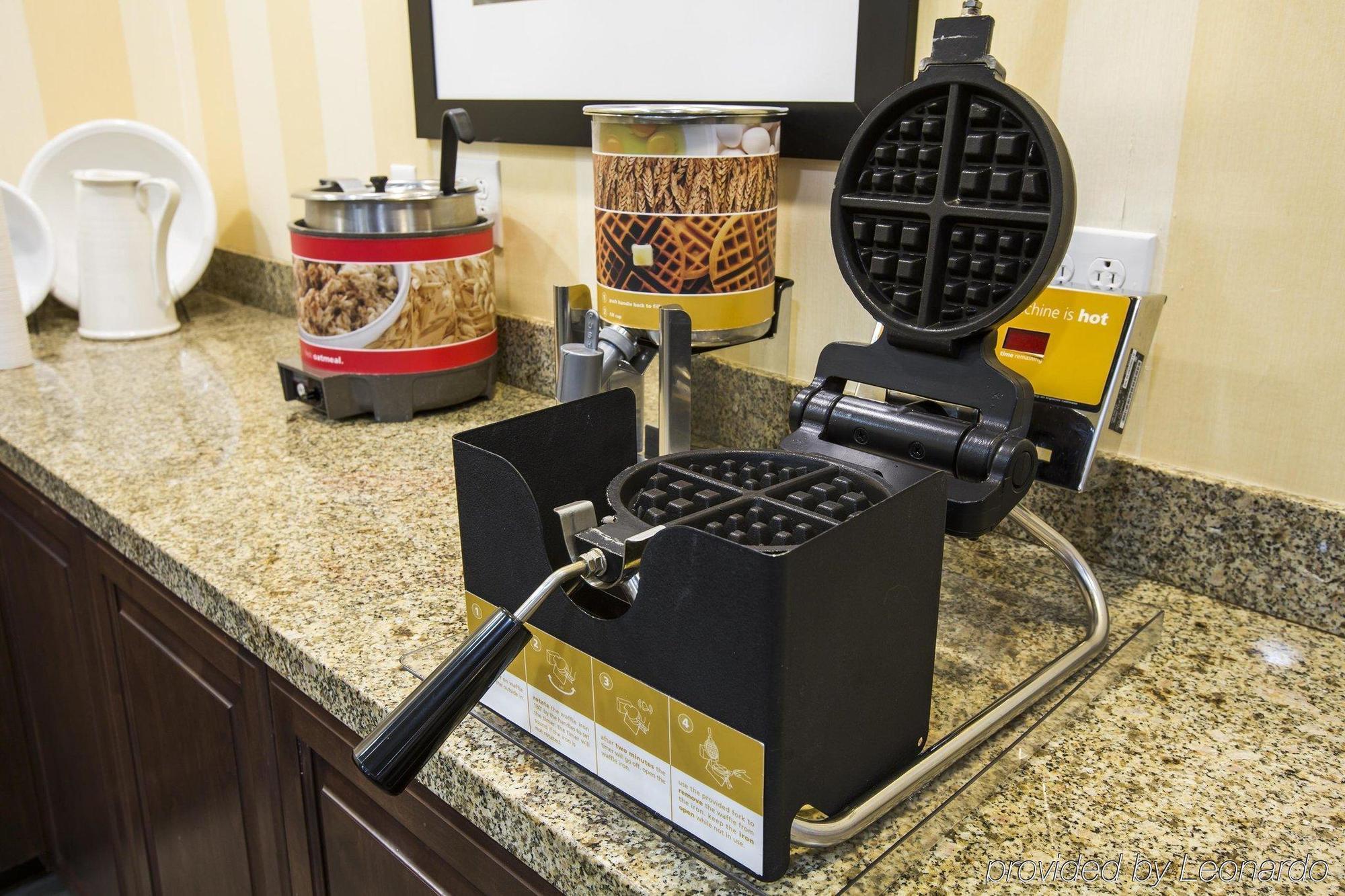 Hampton & Tucson Mall Hotel Casas Adobes