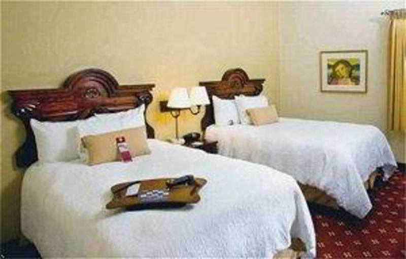 Hampton & Tucson Mall Hotel Casas Adobes