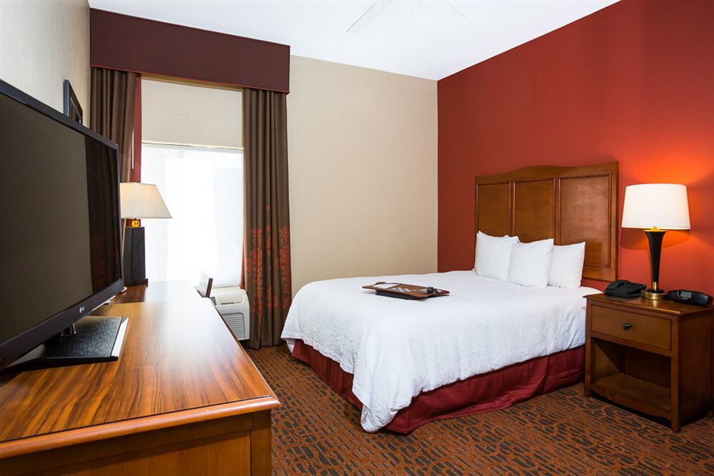 Hotel Hampton & Tucson Mall
