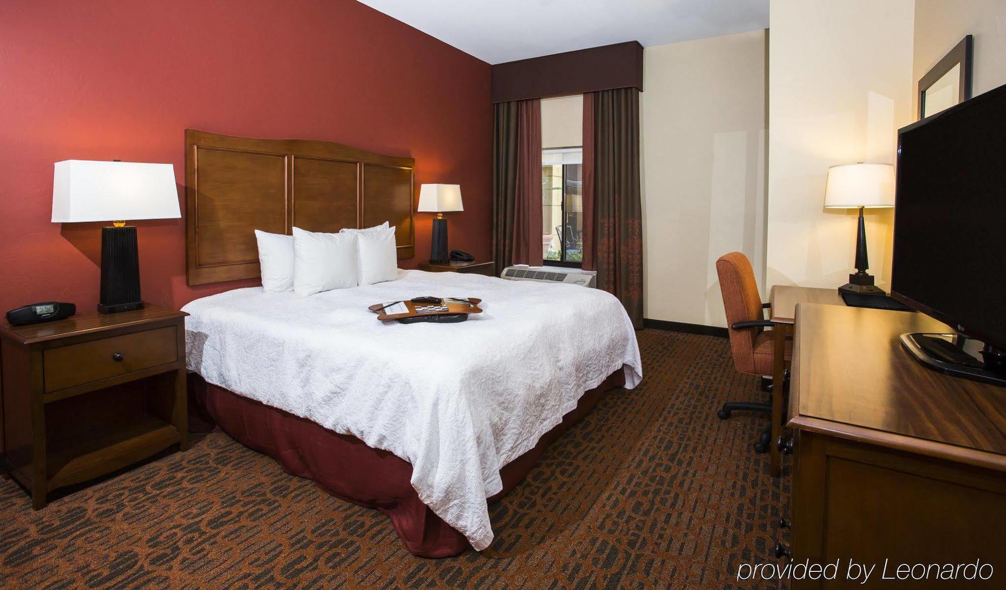 Hotel Hampton & Tucson Mall 3*