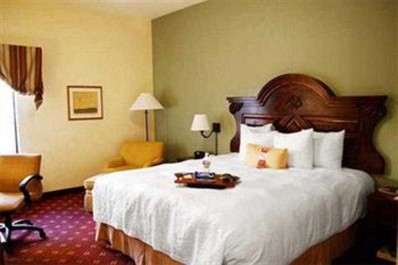 Hampton & Tucson Mall 3*