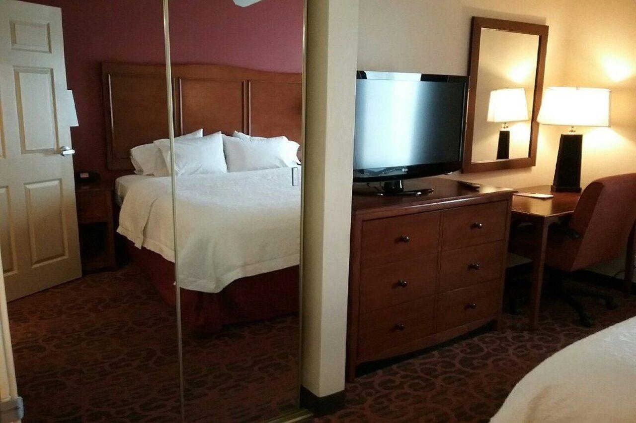 Hampton & Tucson Mall Hotel 3*