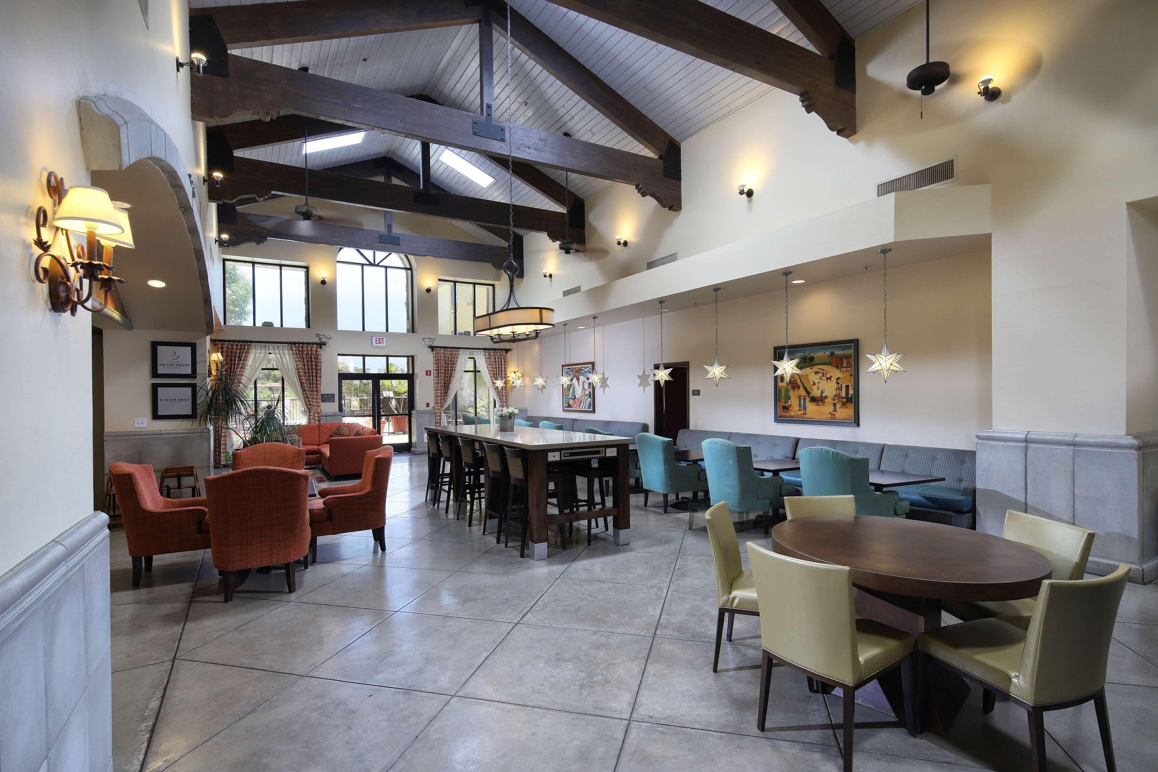 Hampton & Tucson Mall Hotel 3*