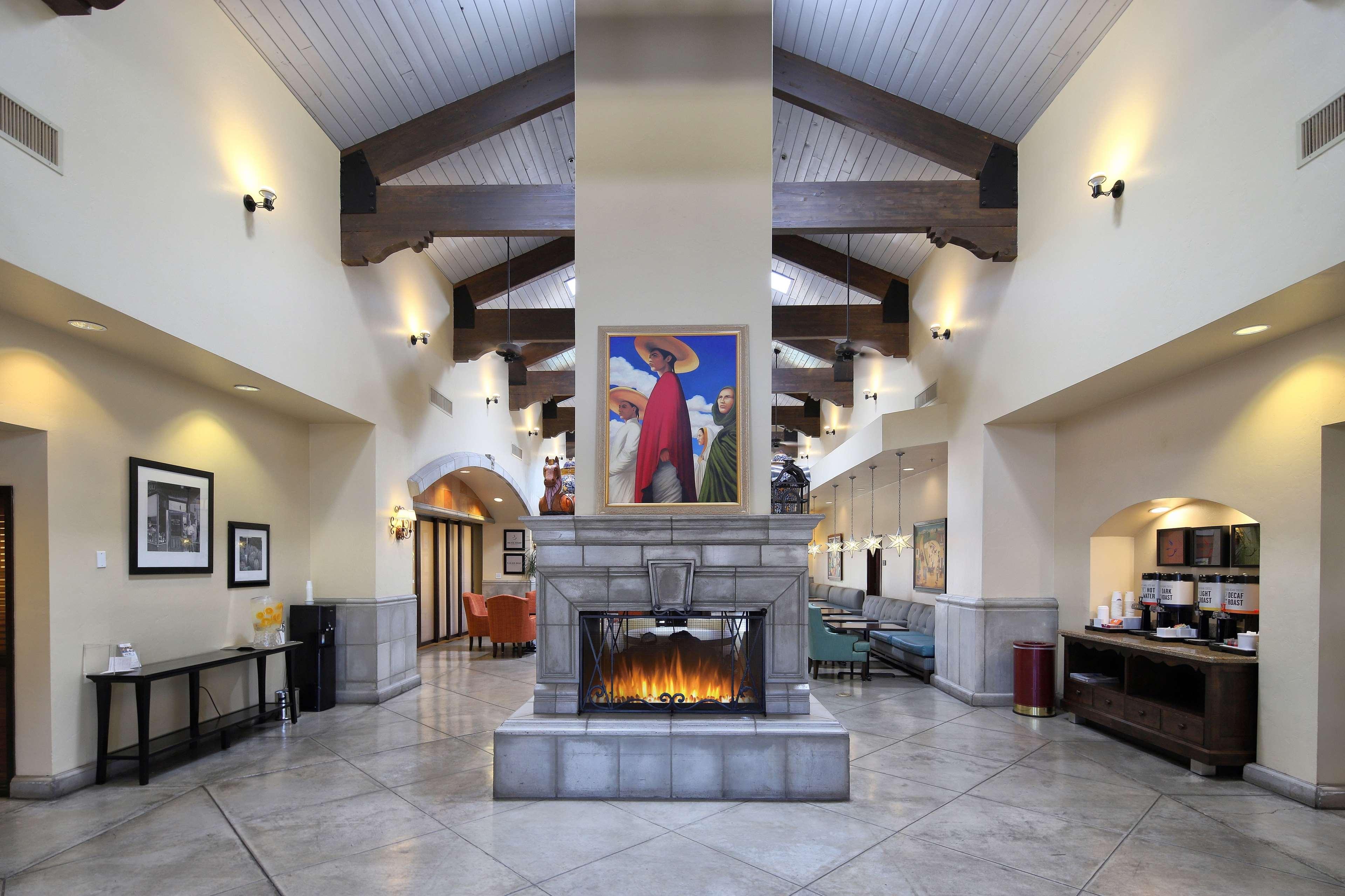 Hampton & Tucson Mall 3*