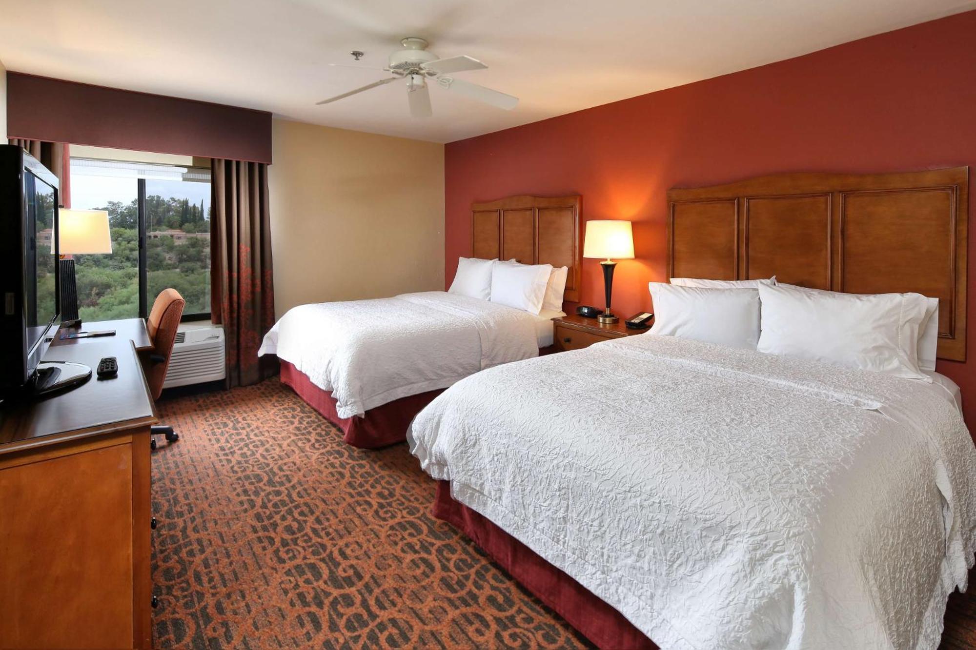 Hampton & Tucson Mall Hotel 3*