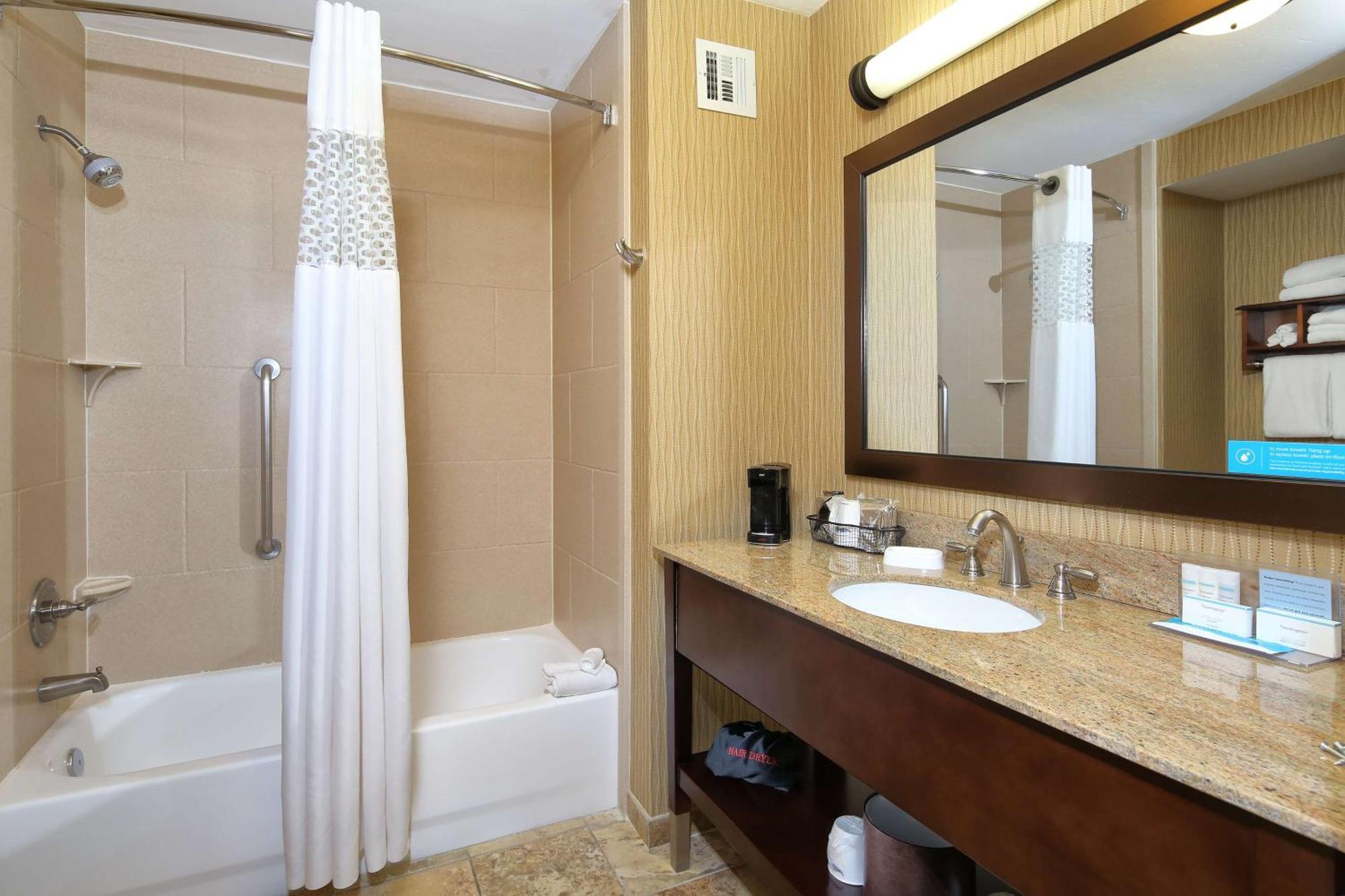 Hampton & Tucson Mall Hotel Casas Adobes