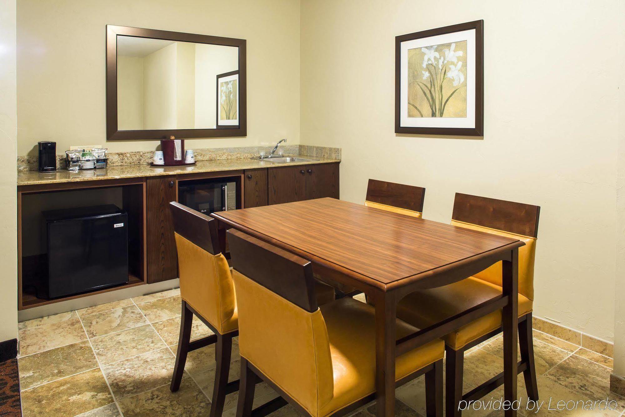 Hampton & Tucson Mall Hotel Casas Adobes