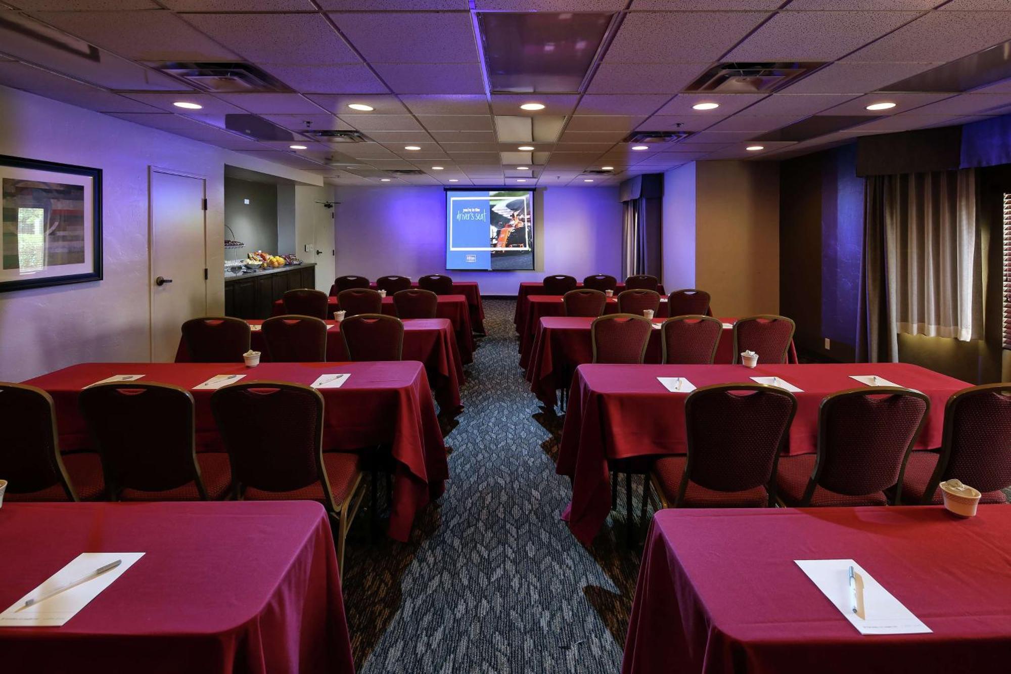 Hotel Hampton & Tucson Mall 3*