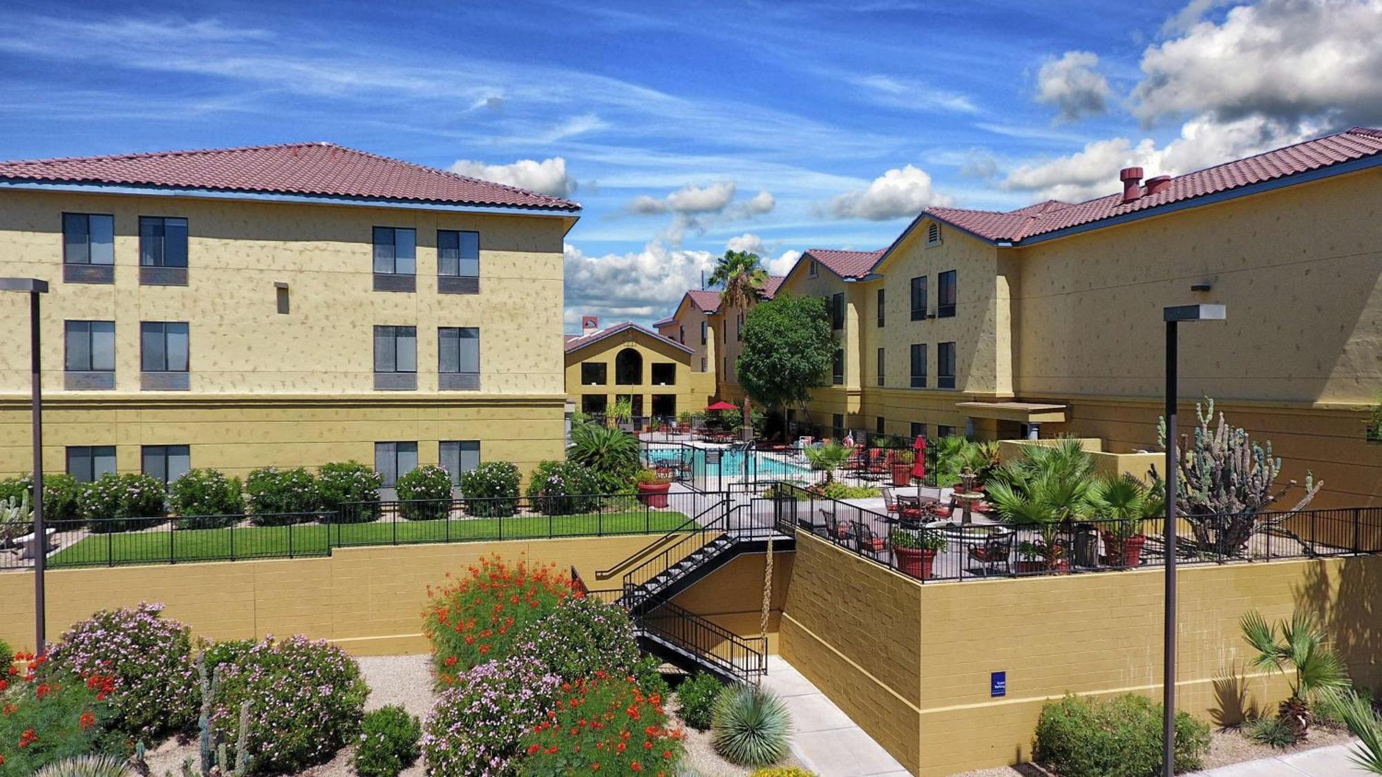 Hampton & Tucson Mall Hotel Casas Adobes